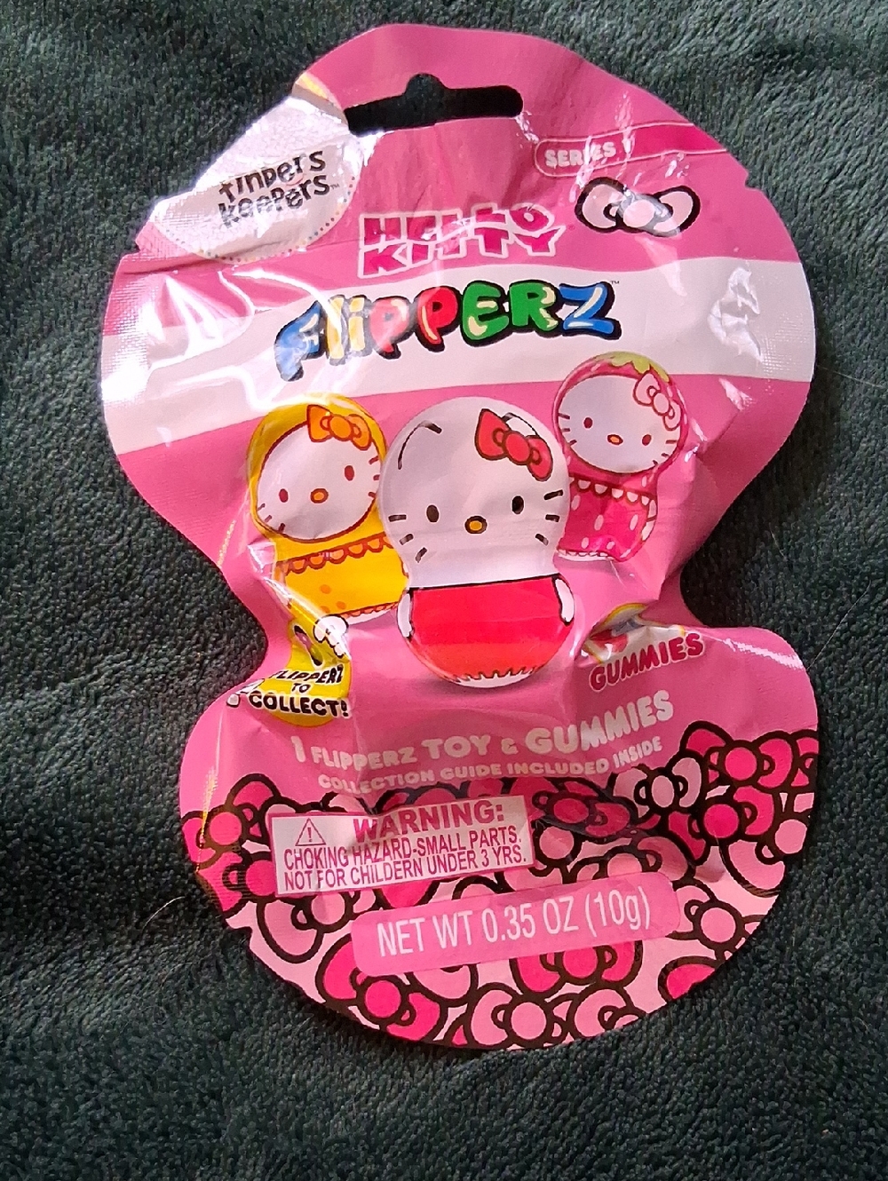 Hello Kitty Flipperz Gummies Collectible Pack - Pink & Red
